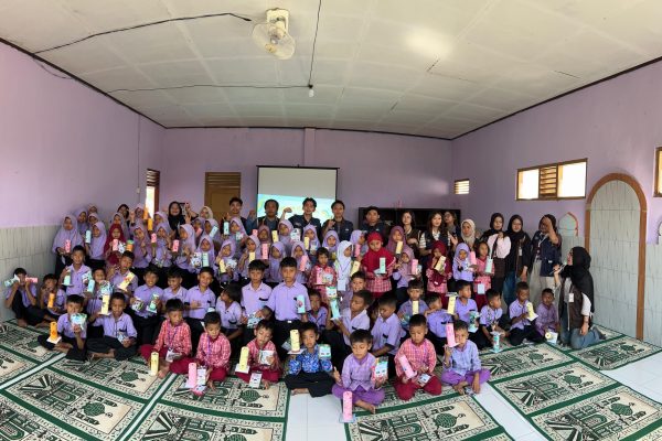 Cerdas Mengelola Uang Sejak Dini : Menabung dan Berwirausaha Untuk Masa Depan