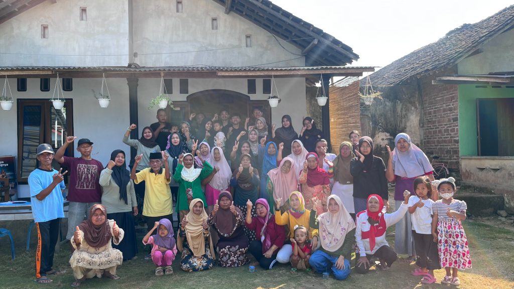 Senam Lansia dan Aerobik Meriahkan Kegiatan Posyandu di Ploso Raya